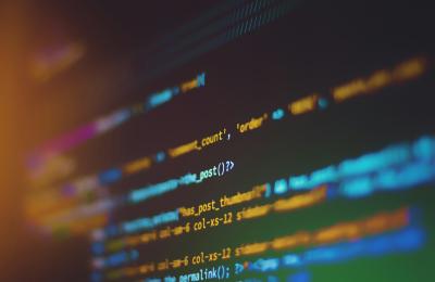 Código-fonte em uma tela de desenvolvimento