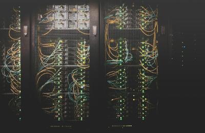 Rack de servidores em um data center