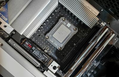 Unidade SSD instalada em uma placa de computador